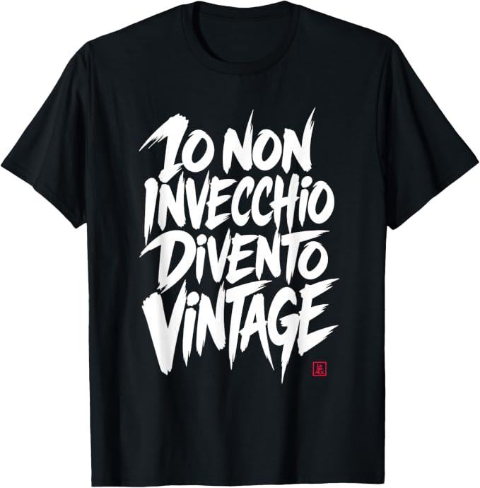 T-shirt con grafica “Regalo Compleanno Divertente Non Invecchio Divento Vintage”